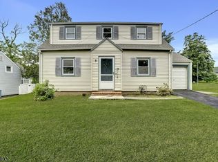 32 Knoll Pl, Clifton, NJ 07012