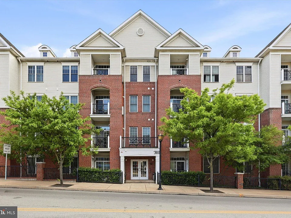 300 W Elm St #2116