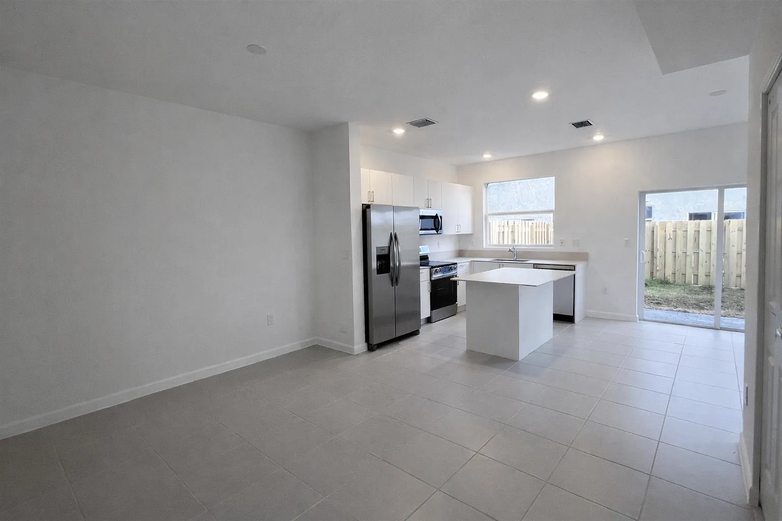3 bed, 2.5 bath, 1588 sqft, $2,450 — Photo 1