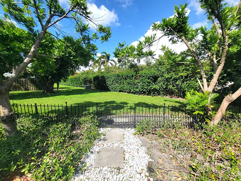 13465 Fountain View Blvd — Photo 23