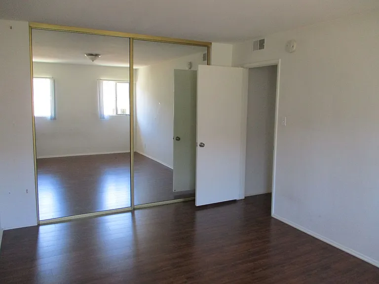 1350 N Crescent Heights Blvd — Photo 9