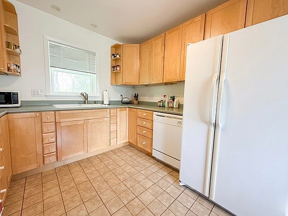 3rd image of 1533 Crabtree Ln