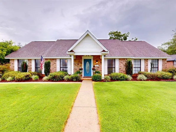 2115 Oxford Dr, Pensacola, FL 32503