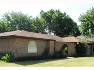 810 Pine Oak Dr, Edmond, OK 73034
