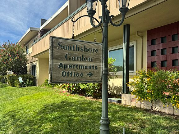 2nd image of 418 Whitehall Rd #428E