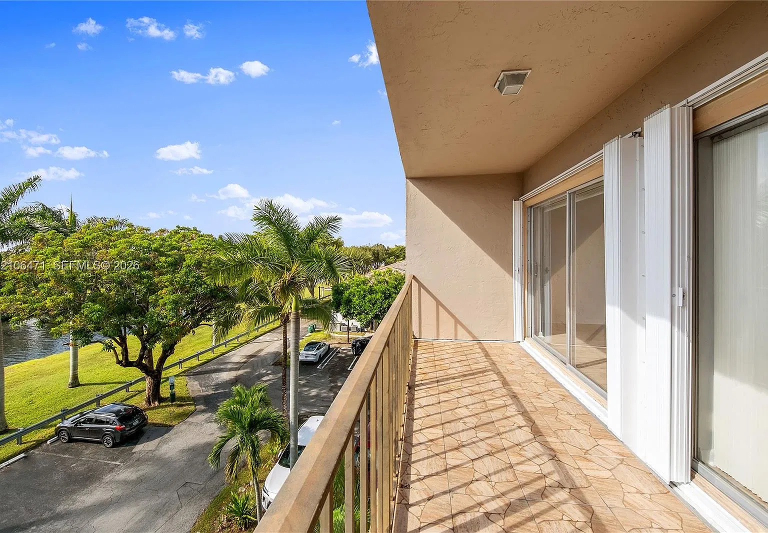 Camino Circle Condo — Photo 2