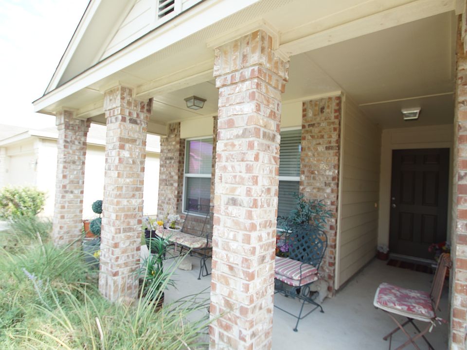 2nd image of 110 Roadrunner Ave