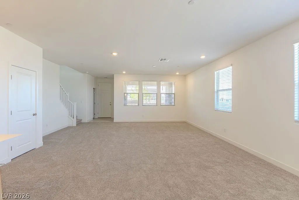 3 bed, 2.5 bath, 1809 sqft, $2,990 — Photo 3