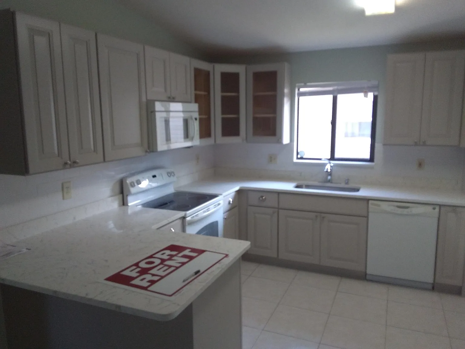 3 bed, 1500 sqft, $2,300 — Photo 4