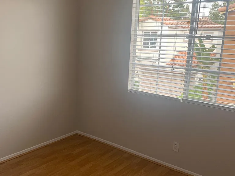 23 Las Flores — Photo 22