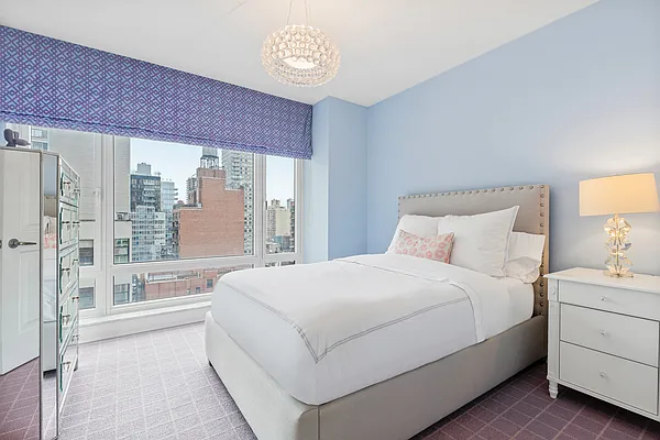 Sold by Sloane Square | media 27