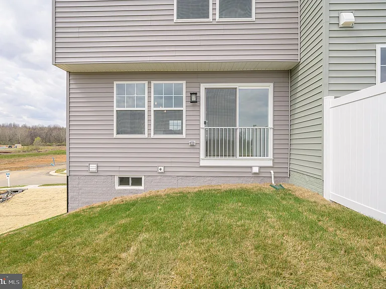 519 Fontana Cir — Photo 39