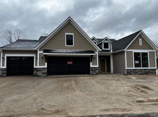 17430 Baltrusol Dr, Spring Lake, MI 49456