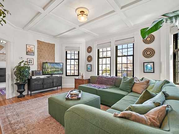 5th image of 26 Elmwood Ave