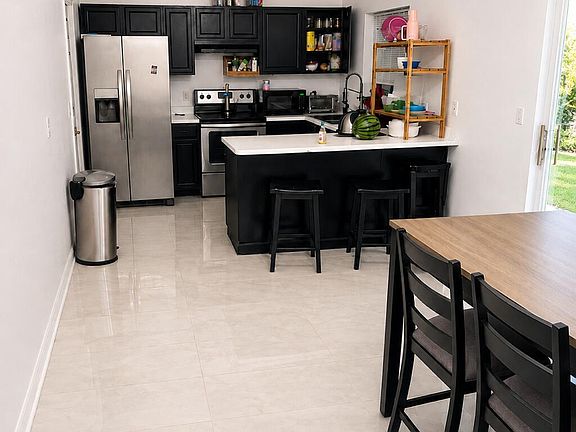 3rd image of 128 Fawn Cir