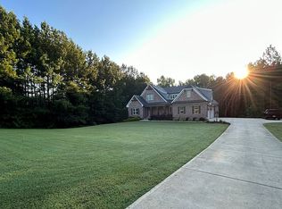 975 Antrim Glen Dr, Hoschton, GA 30548