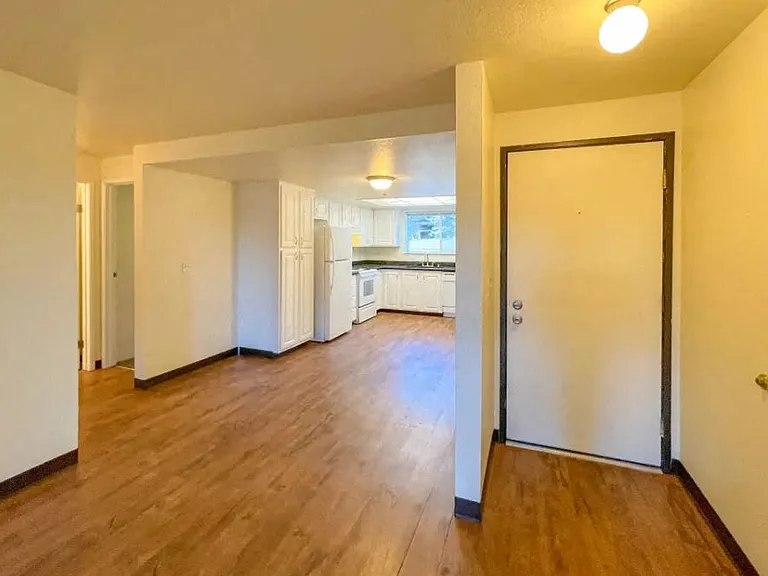 Sandpiper Apts. — Photo 8