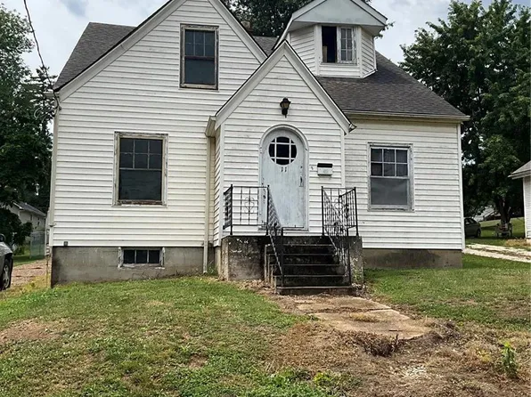 511 N 3rd St, Elsberry, MO 63343