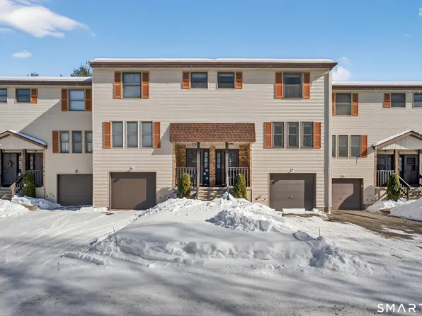 140 Barn Finch Circle #140, Naugatuck, CT 06770