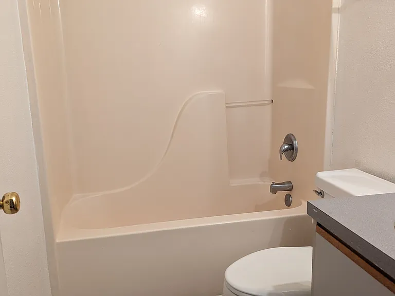 621 Sunset Ave NE #101 — Photo 10