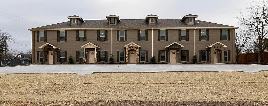 3 bed, 2.5 bath, 1414 sqft, $1,950 — Photo 1