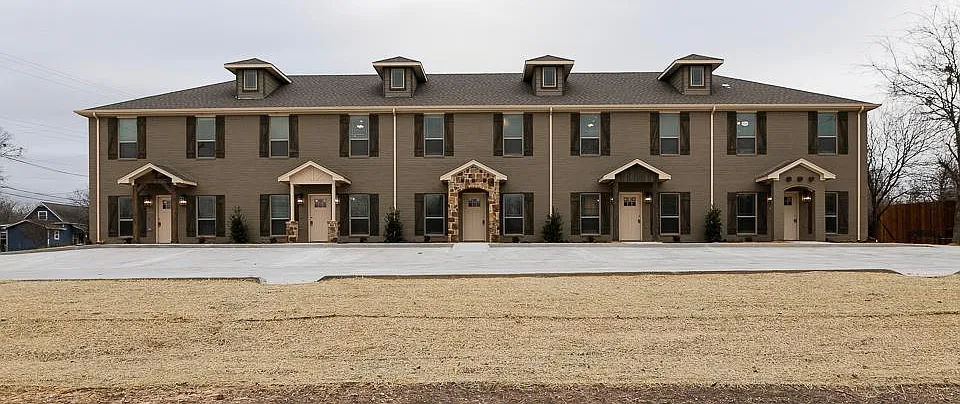 212 W Godley Ave