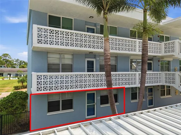 4895 Bay St NE APT 101, Saint Petersburg, FL 33703