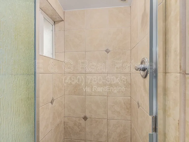 1136 W 12th St — Photo 24
