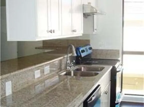 15 69th Pl, Long Beach, CA 90803