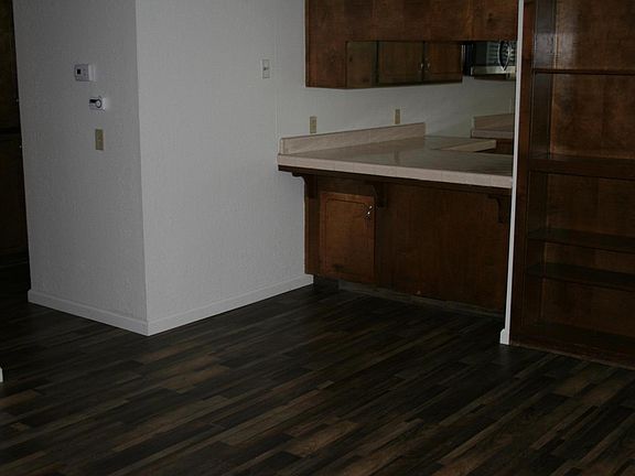 2nd image of 138 N Peppertree St