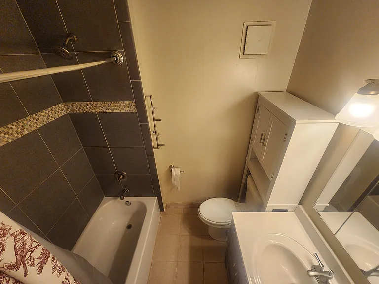 953 Randolph St NW #B — Photo 6