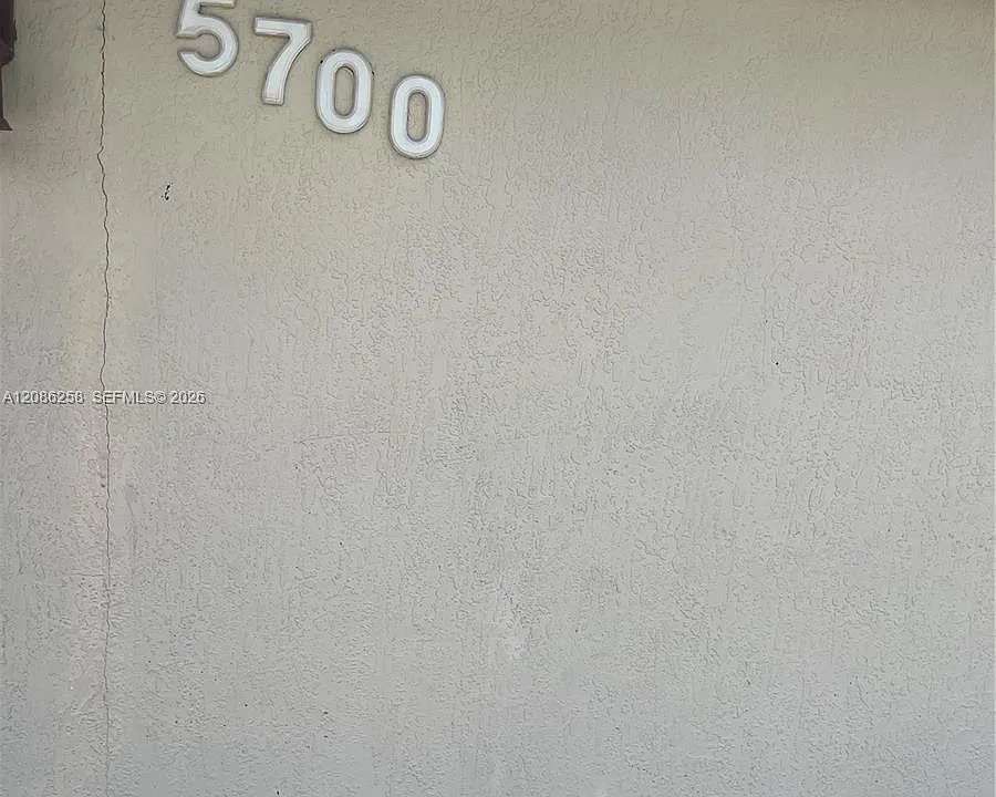 5700 SW 37th Ct