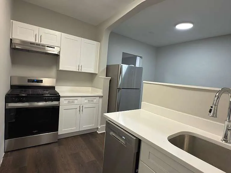 7422 N Damen Ave #2G — Photo 2
