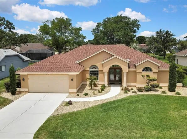 9346 Southern Belle Dr, Weeki Wachee, FL 34613