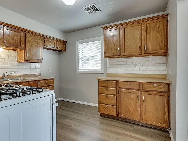 1005 SW 63rd St — Photo 23