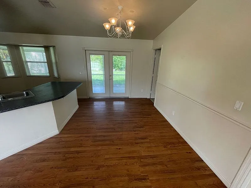 3 bed, 2.0 bath, 1119 sqft, $1,450 — Photo 3