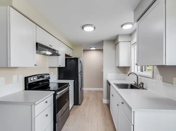 Newly Remodeled 3 Bed, 2 Bath Duplex Rental Unit in Troutdale!, 1431-1433 SW 22nd St #B569ce18c, Troutdale, OR 97060