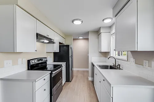 Newly Remodeled 3 Bed, 2 Bath Duplex Rental Unit in Troutdale! Photo 1