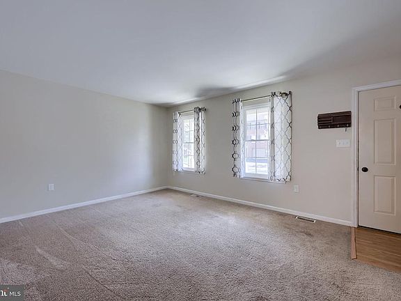 5th image of 604 Rockwood Dr #1