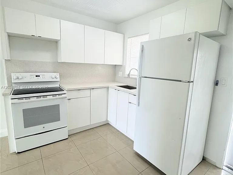 8110 Sunrise Lakes Blvd #307 — Photo 3