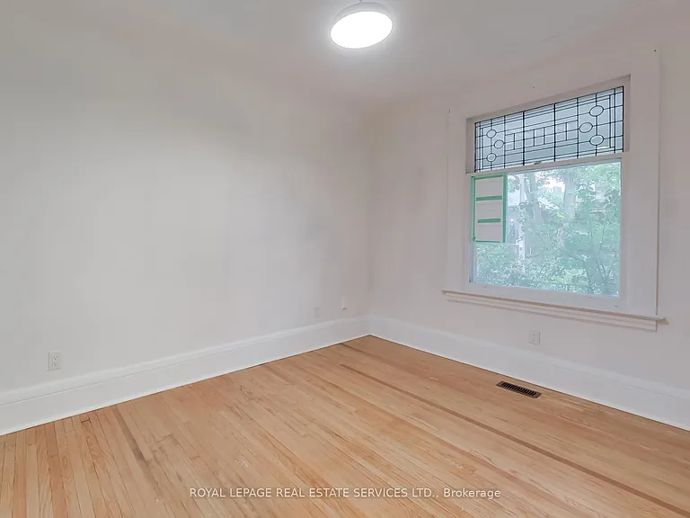 218 Montrose Ave — Photo 5