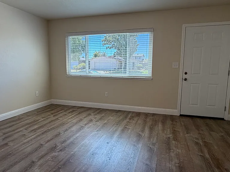 853 Rancho Way — Photo 2