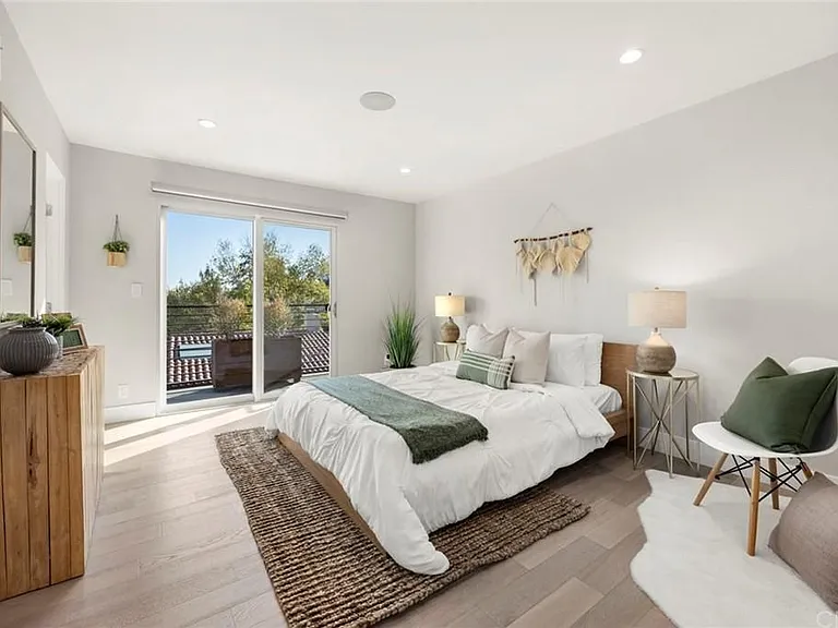 3651 Lowry Rd — Photo 24