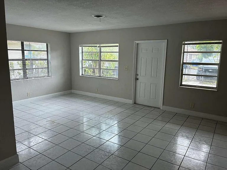 1329 NW 8th Ave #A — Photo 2