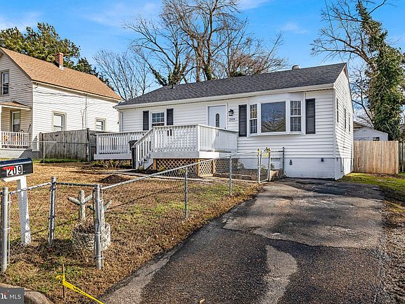 3rd image of 209 N Ivy Ave