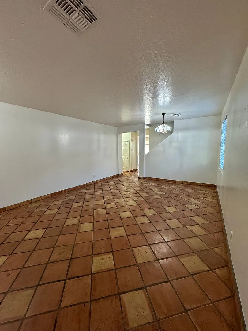Spacious 4BR 2.5BA Home in Trailside Community Laveen, AZ — Photo 3
