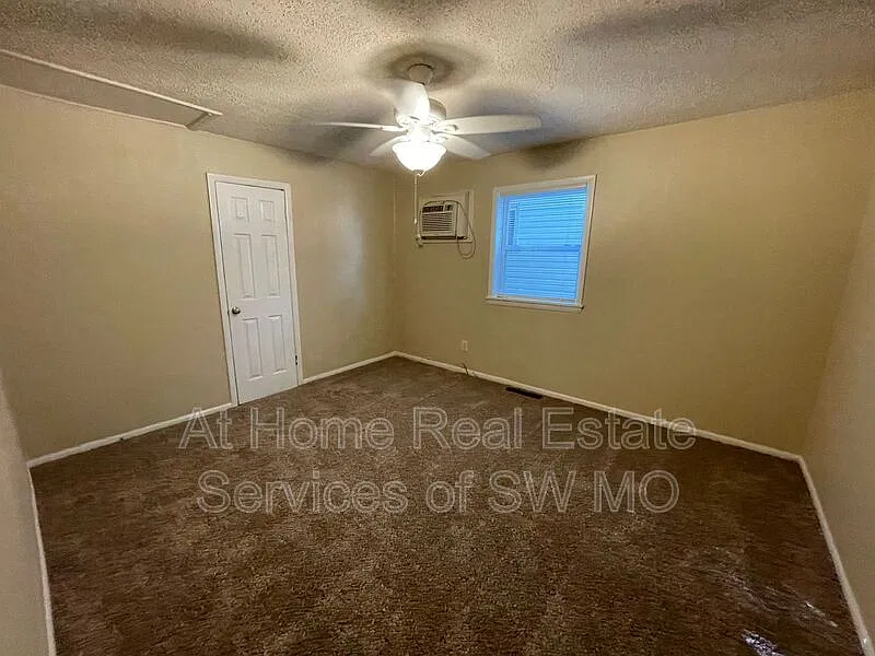 2 bed, 1.0 bath, $830 — Photo 4