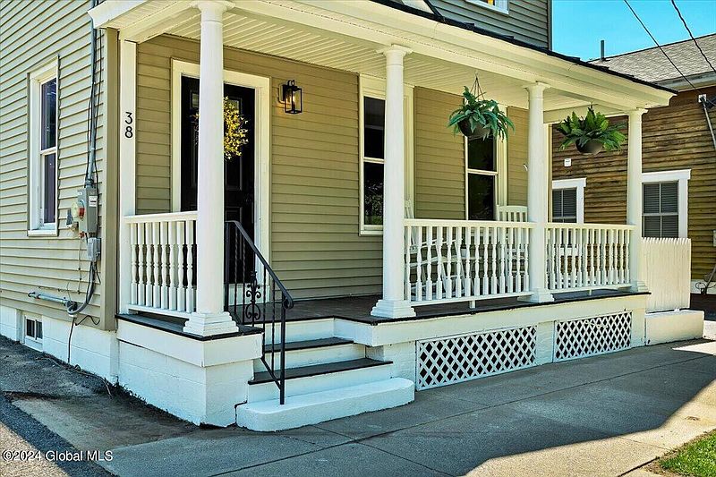 4th image of 38 Oak Street