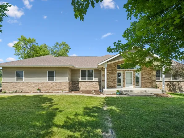 1253 Hillview Ct NE, Swisher, IA 52338
