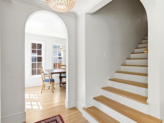 4th image of 2648 S Dearborn St